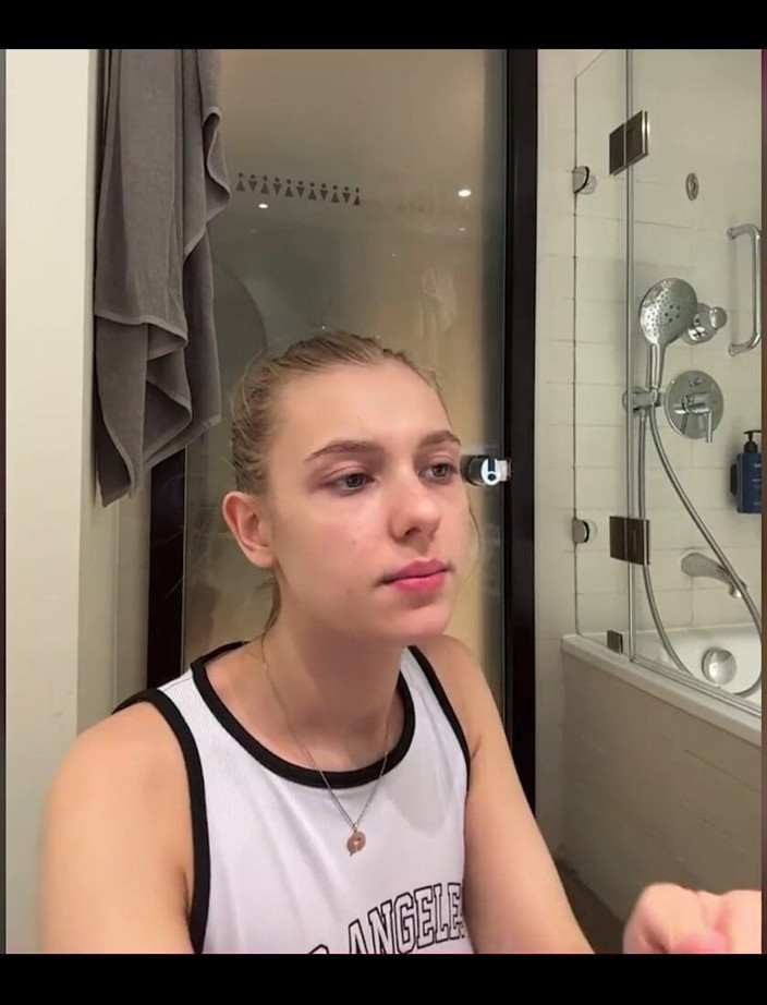 JuiceLussie: Obrovský péro šuká těsný anální creampie