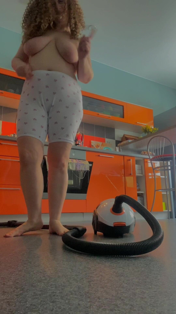 VikkiGeorgia: Tette da aspirapolvere