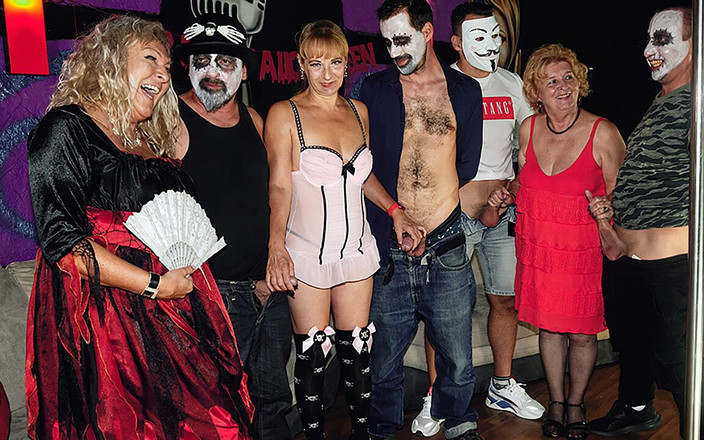 Only Taboo: 할로윈 미시 애널 파티 난교