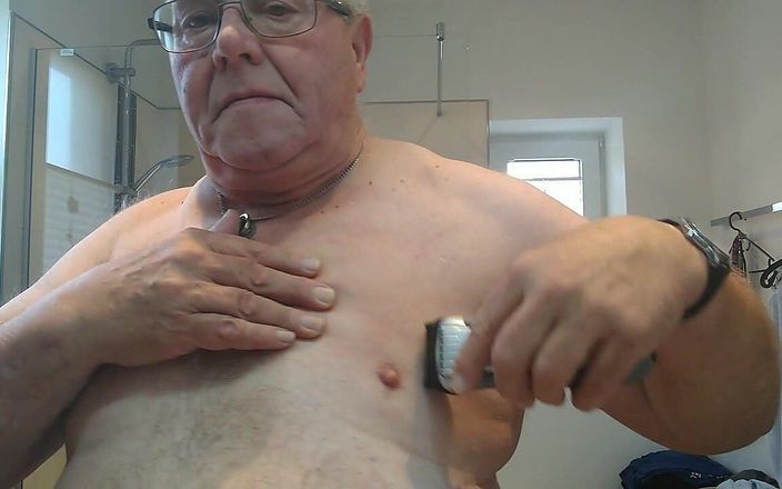 Karlchengeil: Shaving My Tits