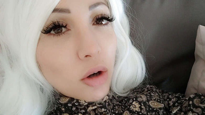 savannahamatoriale: Musím si odříhnout! Otevírám pusu a ...