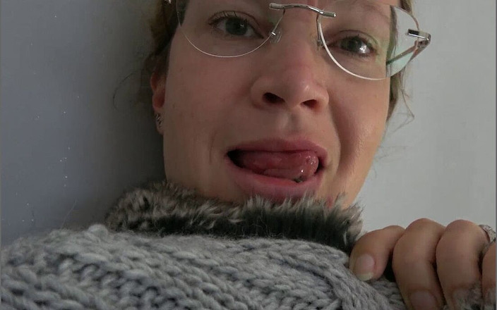 Annika Rose: Avvolto in Lana e pelliccia