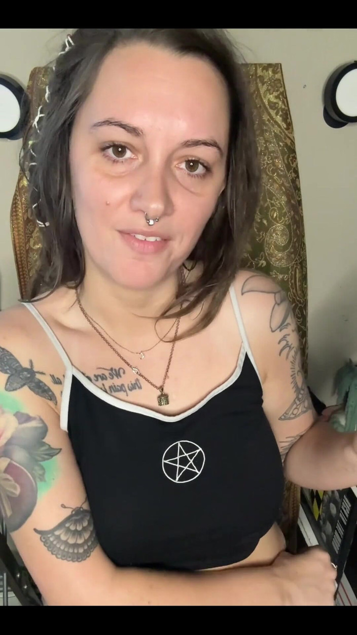 Chery Trees: Koltuk altı ibadeti ve chery ağaçlarıyla sigara içme