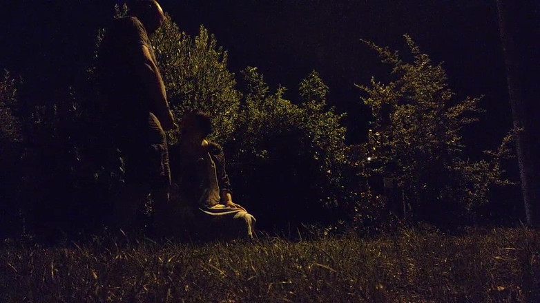 Toilet Mommy: 妓女暴露狂妻子在繁忙的道路上在嘴里撒尿