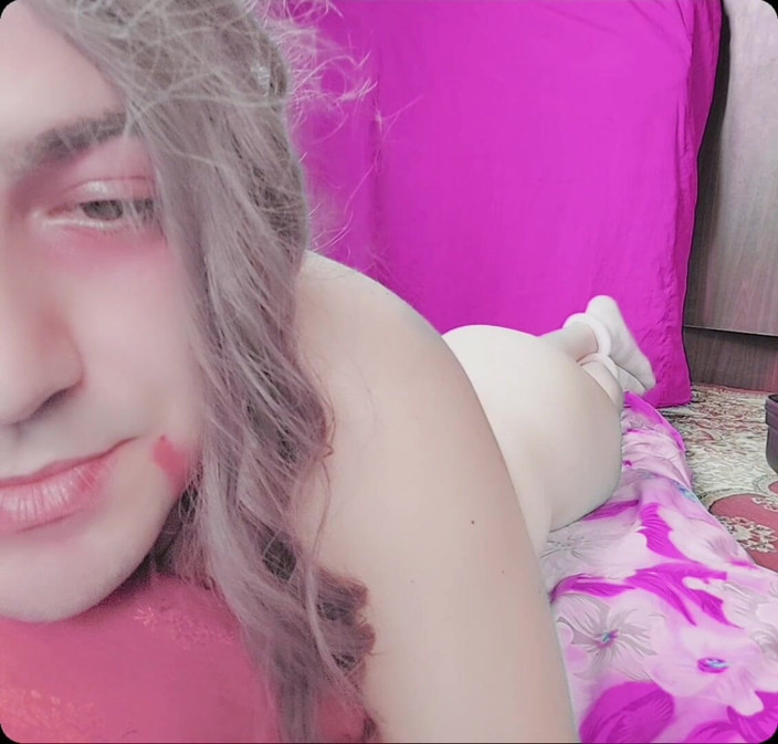 Kitty_Cross: Velký bílý zadek blonďaté zrzky Kitty Crossdresser Kočka Sissy Mňam...