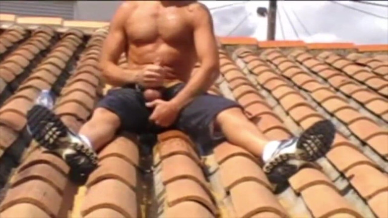 EXHIB BOYS: Straight worker show his cock to the cum outdoor
