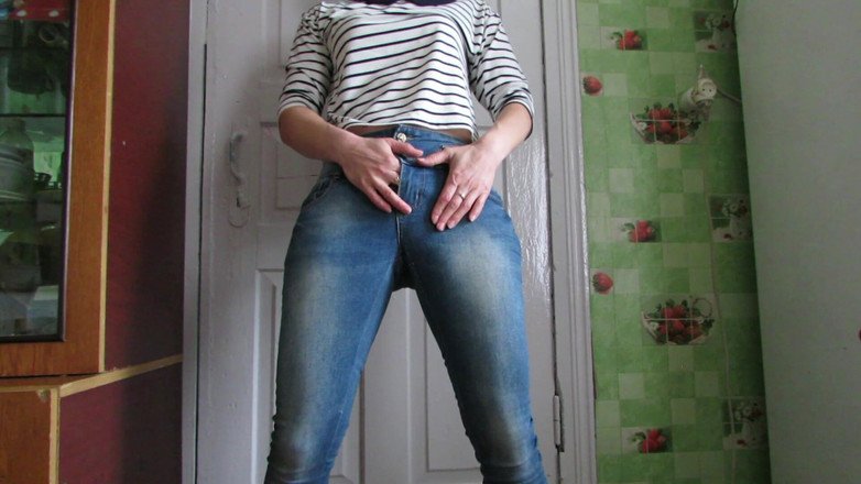 SexyAnka: 이건 당신을 위한 거에요. 내 다리를 핥아.