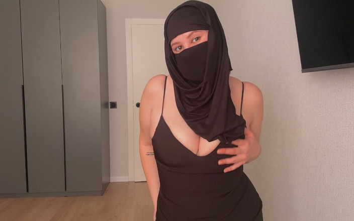 Nviz: Sexy menina muçulmana dá primeira gozada interna