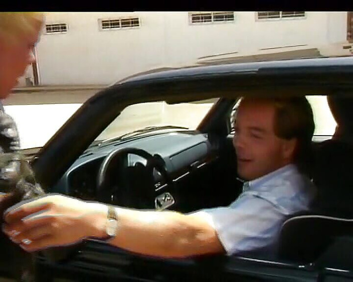 Enjoy German porn: Dua wanita sange jerman lagi asik bersenang-senang di halaman belakang...