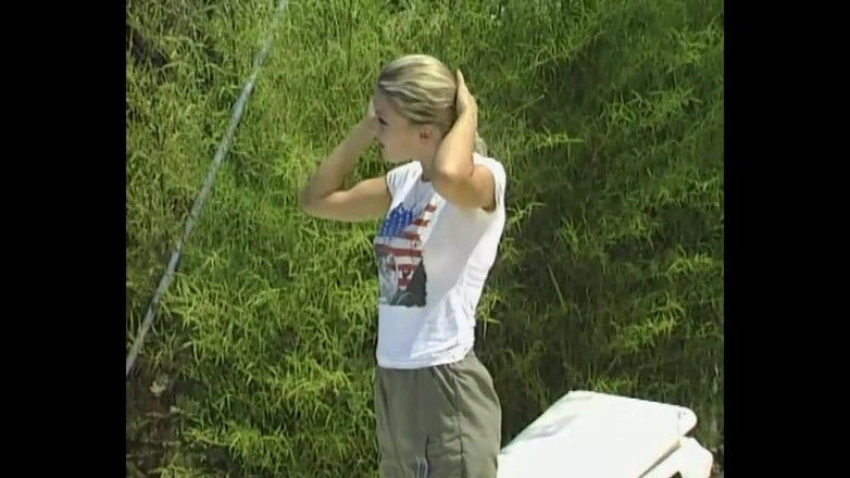 German Porn: 完美少女脱衣并抚摸紧致阴户