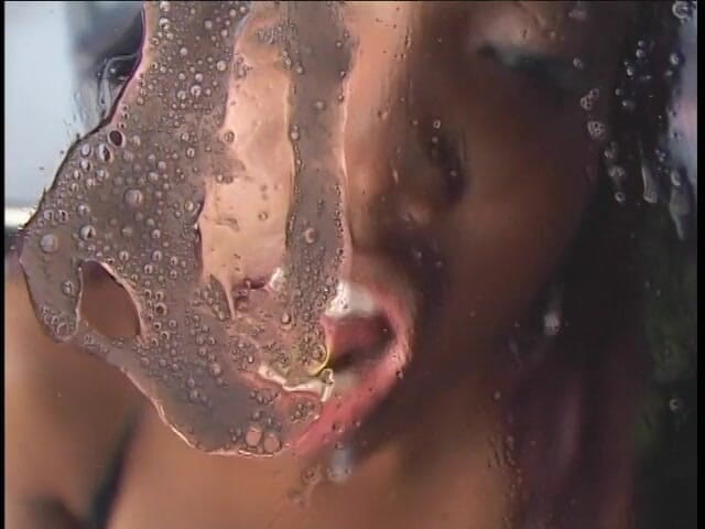 Butt Paradise: Sound producer stelde schattige zwarte beginnende zangeres Angel Eyes voor...