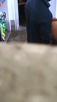 ophis men desi seks, chupke se khud ka vidiyo banaaya aur maja liya