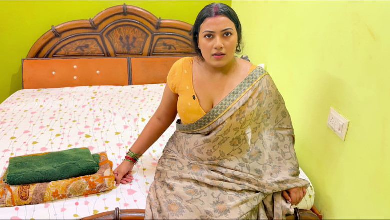 Hotty_ragini: I Went to Chachi Room Because Her Husband Went Outside...