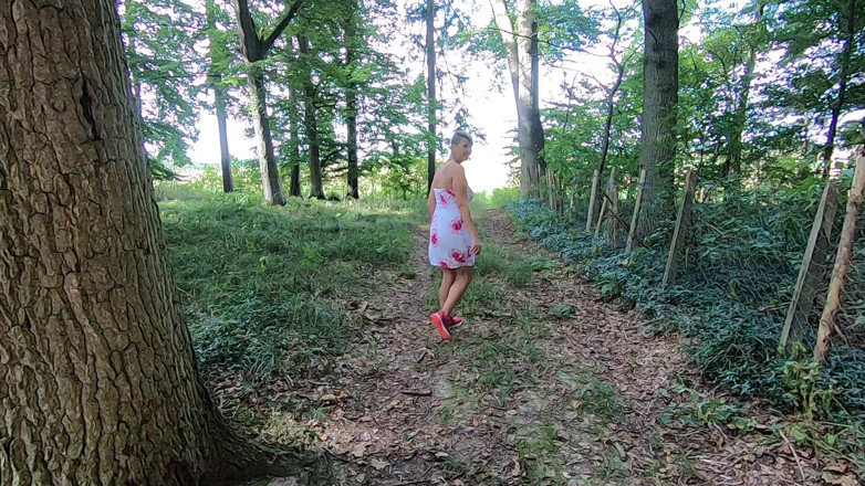 bekycarril: Amateur-paar lutschen, ficken im freien, spermaschlucken und pissendes trinken