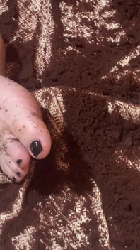 Feet Feet Feet in the Cake