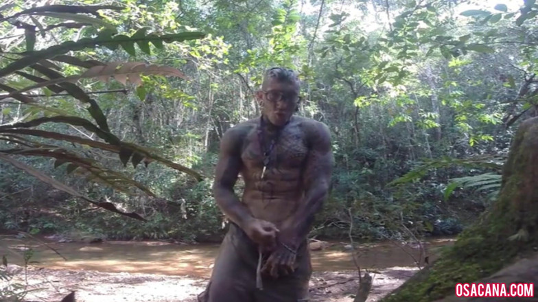 World Gay: Handjob Dalam Air Terjun Merangkap Dari Ayam Lembut