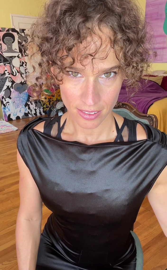 VibeWithMommy: Ibu tiri Dommy Joi suka menyelinap dengan awak... Walaupun jiran-jiran...