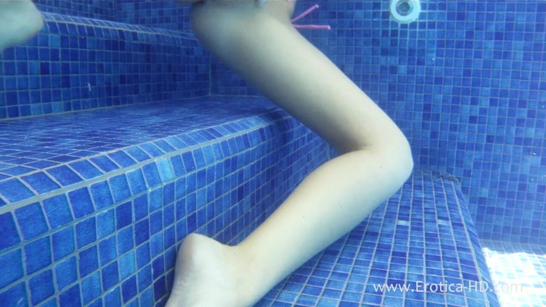 Erotica HD: Water babe Eva Antonyia, the mermaid!