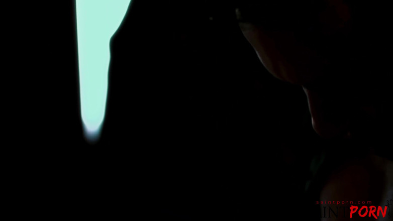 SaintPorn: 화려한 여성의 어두운 정욕과 환상을 맛보는 에로티카 작가