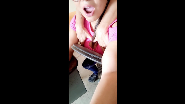 Martin13: Skandal kerja baru Sekretaris Menggoda. Cewek itu menggoda teman kantornya...