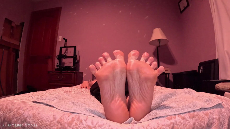Mr Dimples: 干到我油腻的脚底 - 油腻的脚撸管指挥