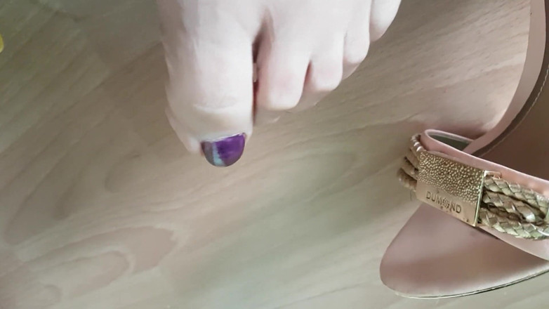 Kinky Dirty Blondy: Feet fetish play!