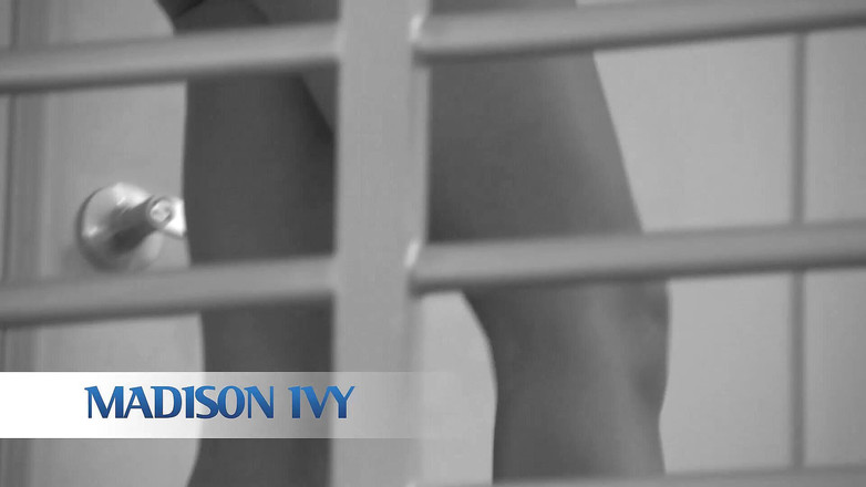 Cruel Media TV: Внутреннее расследование, Madison Ivy + Toni Ribas, миниатюрная киска трахается с кримпаем