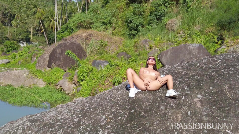 PassionBunny: Melancap berisiko panas di Alam Semula Jadi