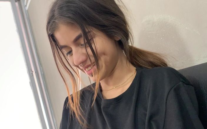 TUflacasex123: Adik tiri saya tidak dapat melihat saya bertelanjang 'menyebabkan keinginannya untuk...