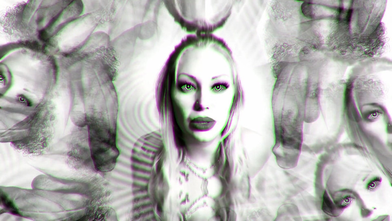 Goddess Misha Goldy: Ordine în cur! Ia vibratorul ăla mai adânc în gât, curvă flămândă!
