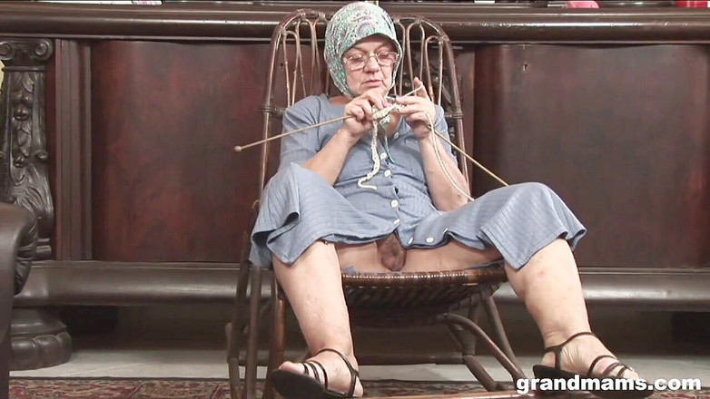 Grandmams: Pletená babička je ošukaná hardcore