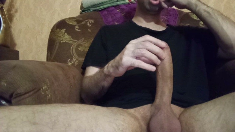 Alex Metallov: Polla grande y bolas calientes. Chico cachondo masturbándose y deriva...