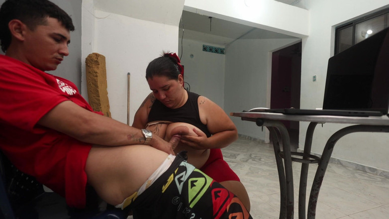 Lexly_16: Saya Dapatkan bos saya keluar dari susunya untuk menyelamatkan kerjanya