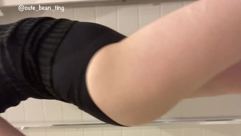 Alice Bean: Hotel Pee Compilation