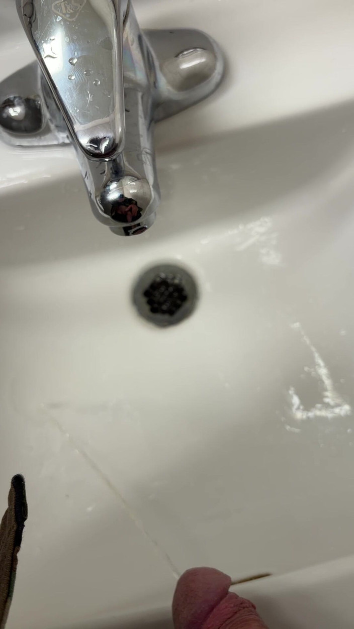 Tatted Daddy: Public Sink Piss