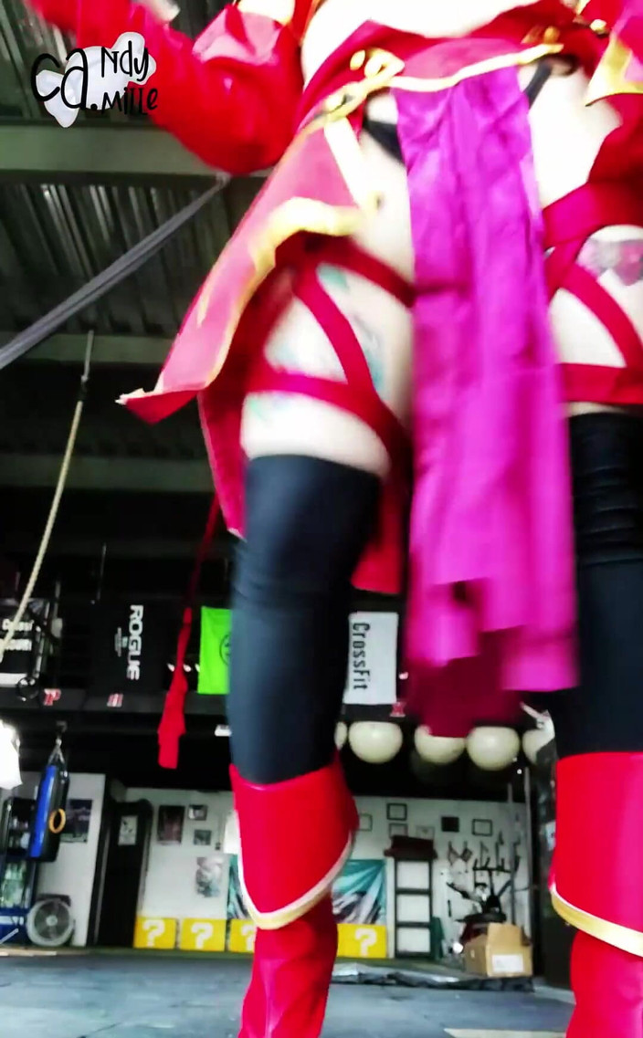 Candy Camille: Así que... ¡Este es mi próximo cosplay! ¿Qué piensas?:3 mordido de destino...