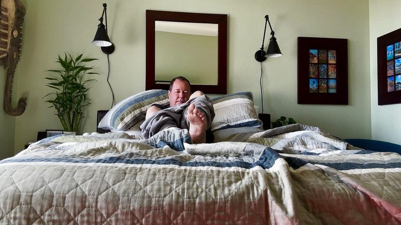 Barefoot Blake: अपने लंड को पकड़ो और मेरे साथ हस्तमैथुन करो (पूरा वीडियो)