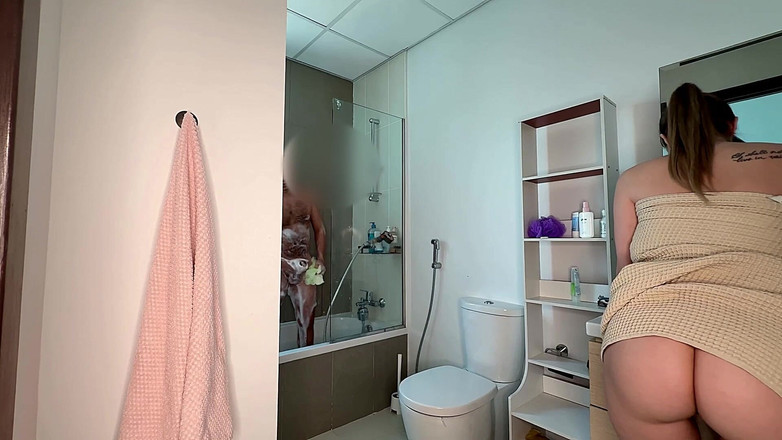 Alina Rai: 그 엉덩이가 너무 많았어 - 새엄마가 알몸으로 걸을 때 배다른 아들