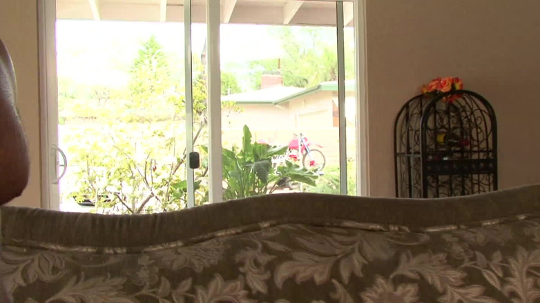 Perv Milfs n Teens: Kendra Secrets pozwala dwóm ćwieczkom wykorzystać każdą z jej dziur dla...