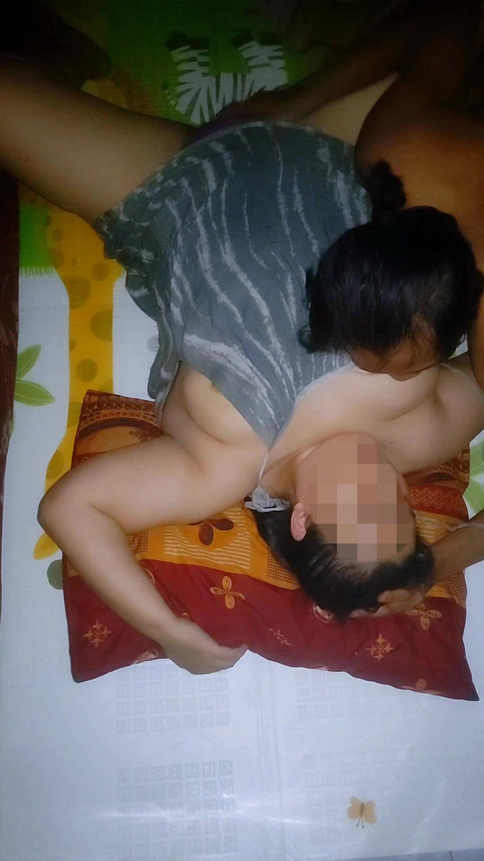 my_wife_chubby: sharir sanvedanshil hai. vah lanbe samay se apne pati ke...