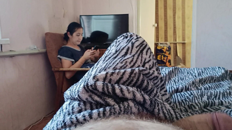OniSoi: Morning Hand Job of Stepson's Penis, Sucking off Stepmom
