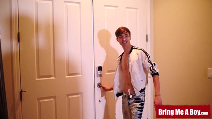 DaddyOnTwink: Bringmeaboy locker