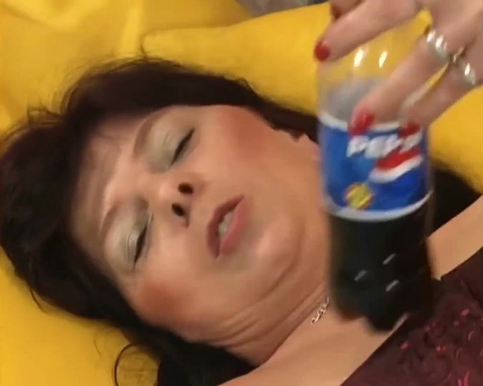 Mature Climax - 100% Mature Videos: Doamna matură este futută cu pumnul