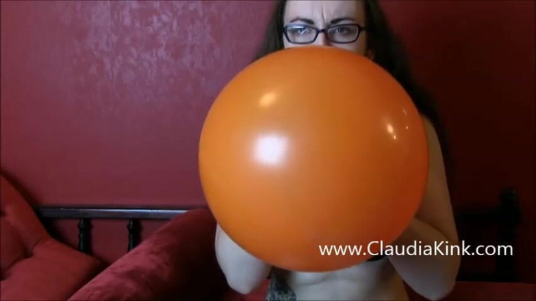 Claudia Kink: B2p cu balon uriaș