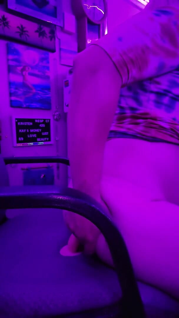 Kinky Kristen: Dildo session
