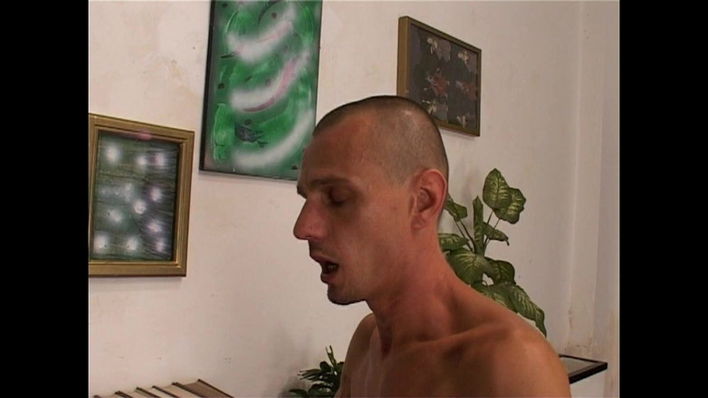 Milf in Love: Toket besar alami mengisap minum