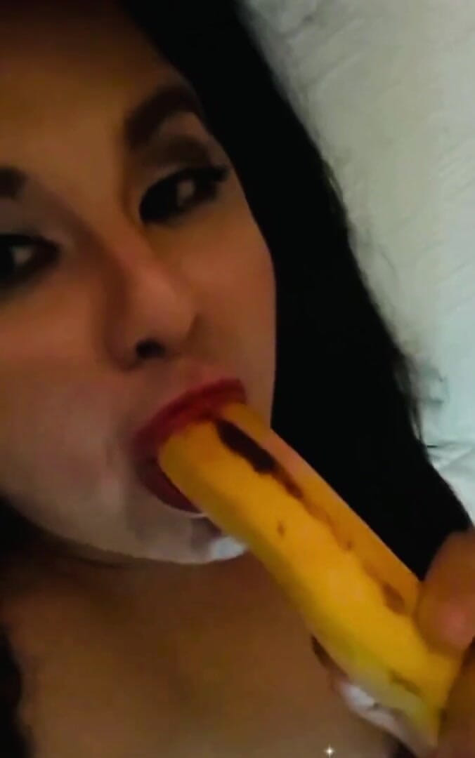 Miss Madii: Deep throat banana blow job