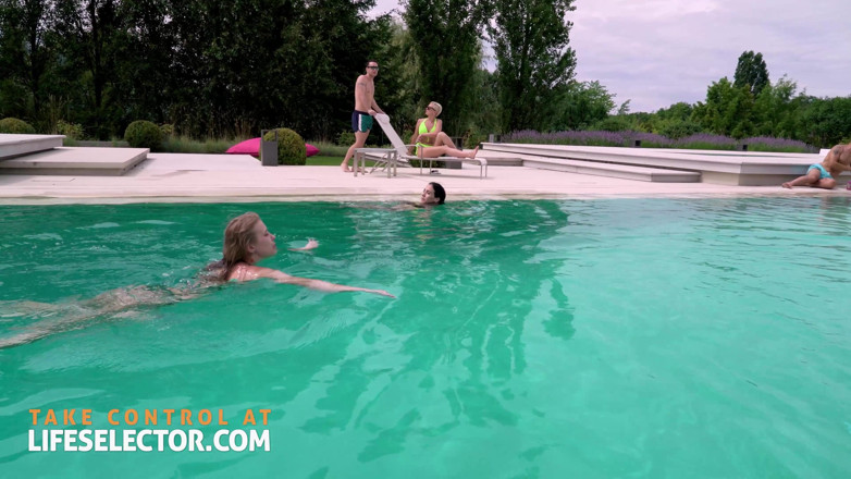 LifeSelector: Párty u bazénu BJ pro Cherry je otevřená fantasy akci...
