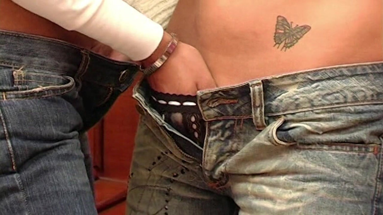 SapphoFilms - By Nikoletta Garian - Real Lesbian: मस्त लेस्बियनों को सेक्सी अधोवस्त्र में कैंची से चुदाई पसंद है