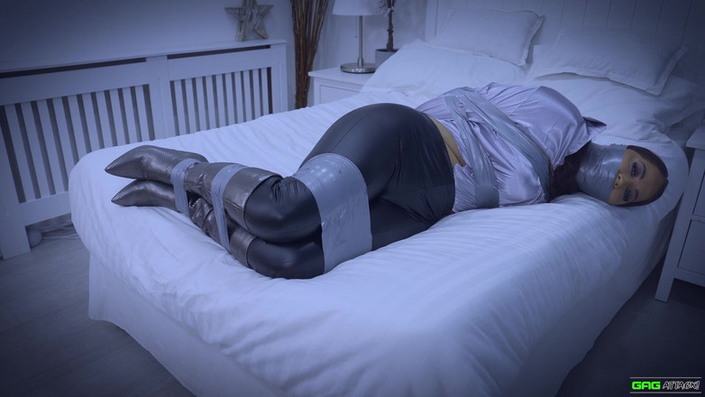 Gag Attack: Jacqui - 老板娘吸取了教训*夜里*